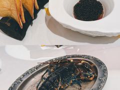 鱼子酱佐黄油土豆片-Le Bistrot de Racine