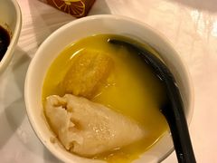 浓厚原只鸡煲花胶汤-鲜入围煮花胶鸡海鲜火锅