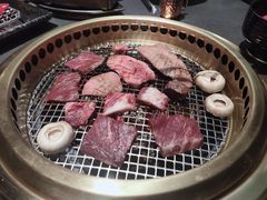 -铭牛烧肉·和牛海鲜自助(高新月牙湖店)