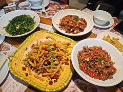 -黄泥岗·地道湖北菜(奥特莱斯店)