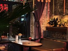 -FOUR PLAY BAR
