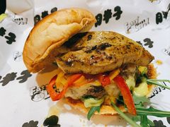 招牌鹅肝牛肉汉堡-Grinder 绞肉机汉堡(武定路店)