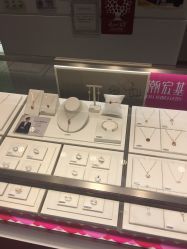 -潮宏基珠宝旗舰店(苏宁广场店)