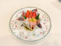 草莓雪山-卷心卷意·轻甜蛋糕(新光天地店)