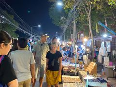 -周日夜市