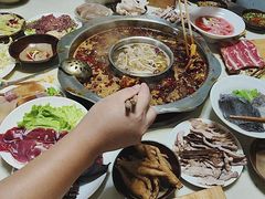 -渝嘴小老弟老火锅(华新村店)