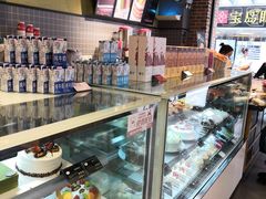 面包甜点陈列柜-皇冠幸福里动物奶油生日蛋糕(万达店)