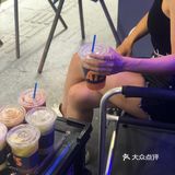 九中街又新开了一家新的饮品店