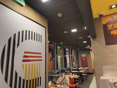 -麦当劳(轻轨曹杨路店)