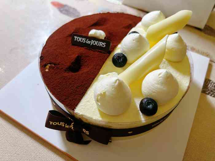 最近家人过生日,就近选择了多乐之日,一来是觉得他们家蛋糕味道不错