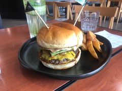 经典芝士牛肉堡-魏斯理汉堡(西安沣东吾悦店)