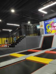 -蹦贝运动中心·蹦床·攀岩·闯关(龙岗店)
