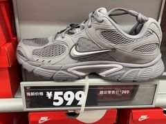 -NIKE上海青浦换季优惠店