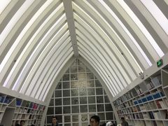 -钟书阁(松江泰晤士小镇店)