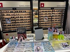 -博士眼镜集团石人工眼镜(虹口万泰店)