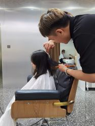 -Tloml salon