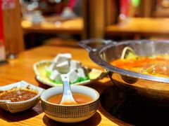 -野山舂·贵州现舂酸汤火锅(鸿通城店)