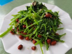 茼蒿炝拌花生米-国庆烧麦馆