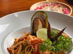 -Chom Cafe and Restaurant