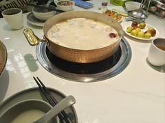 -洪氏嗨捞·广东猪肚鸡·椰子鸡火锅(西咸万象城店)