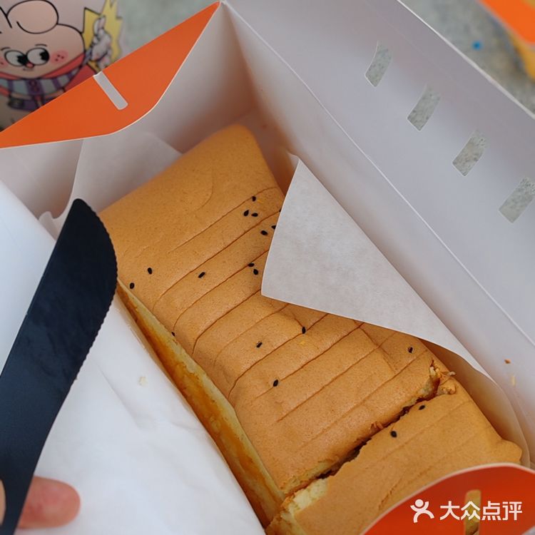 其貌不扬，但口感惊艳的咸蛋黄蛋糕