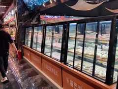 面包甜点陈列柜-圣罗巴海鲜自助(黑金店)