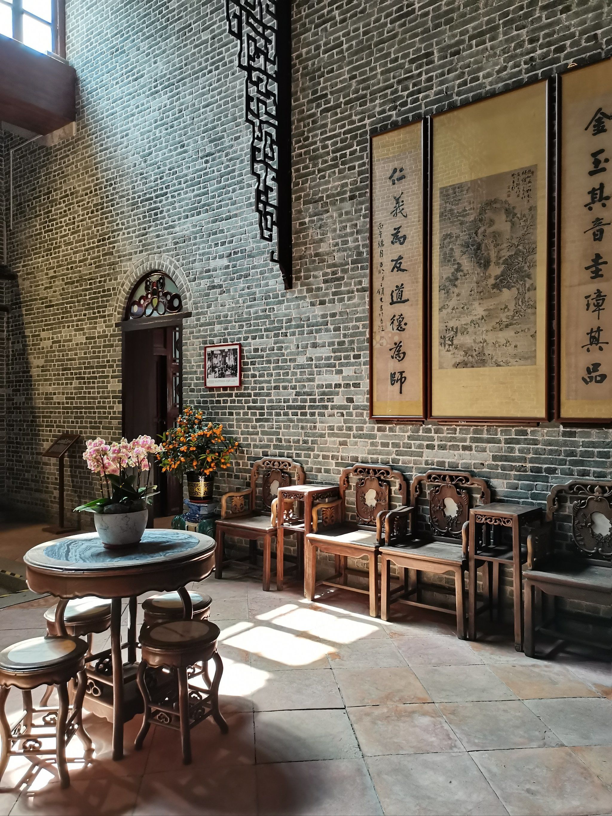 古色古香的建筑,独特的青砖瓦房,木雕,砖