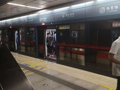 -体育场(地铁站)