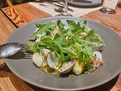 温热海鲜沙拉配牛油果-Mercato莫卡多露台餐厅与酒吧(K11店)