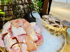 -洪氏嗨捞·广东猪肚鸡·椰子鸡火锅(西咸万象城店)