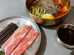 -围炉肉舍•炭烤活鳗•丹东海鲜烤肉(步行街店)