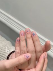-花岐款式专研健康美甲沙龙
