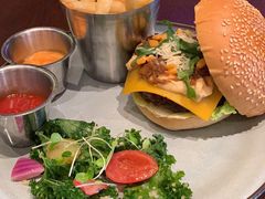 香浓蘑菇牛肉汉堡-bluefrog蓝蛙(恒隆广场店)