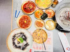 -草家酱蟹炭火烤肉店(珲春南路二店)