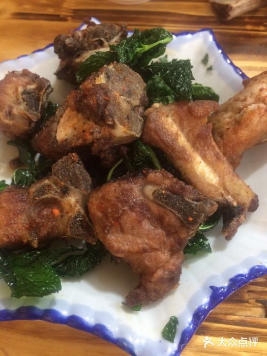 老字号特色藏餐手抓藏香猪排图片