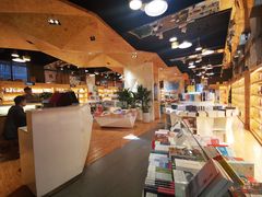 -新华里咖啡书吧(新华书店小寨店)