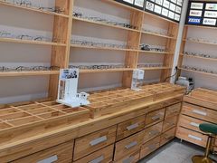 -豪门视光·星趣控·蔡司依视路眼镜代理商(中央大街店)