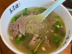 牛肉粉丝汤-鑫震源·苏式大虾生煎(山塘街店)