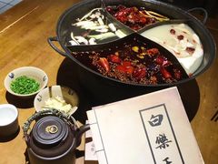 -白乐天毛肚火锅馆(解放碑店)