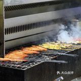 今天我要带你们探索一家超赞的海鲜大排档