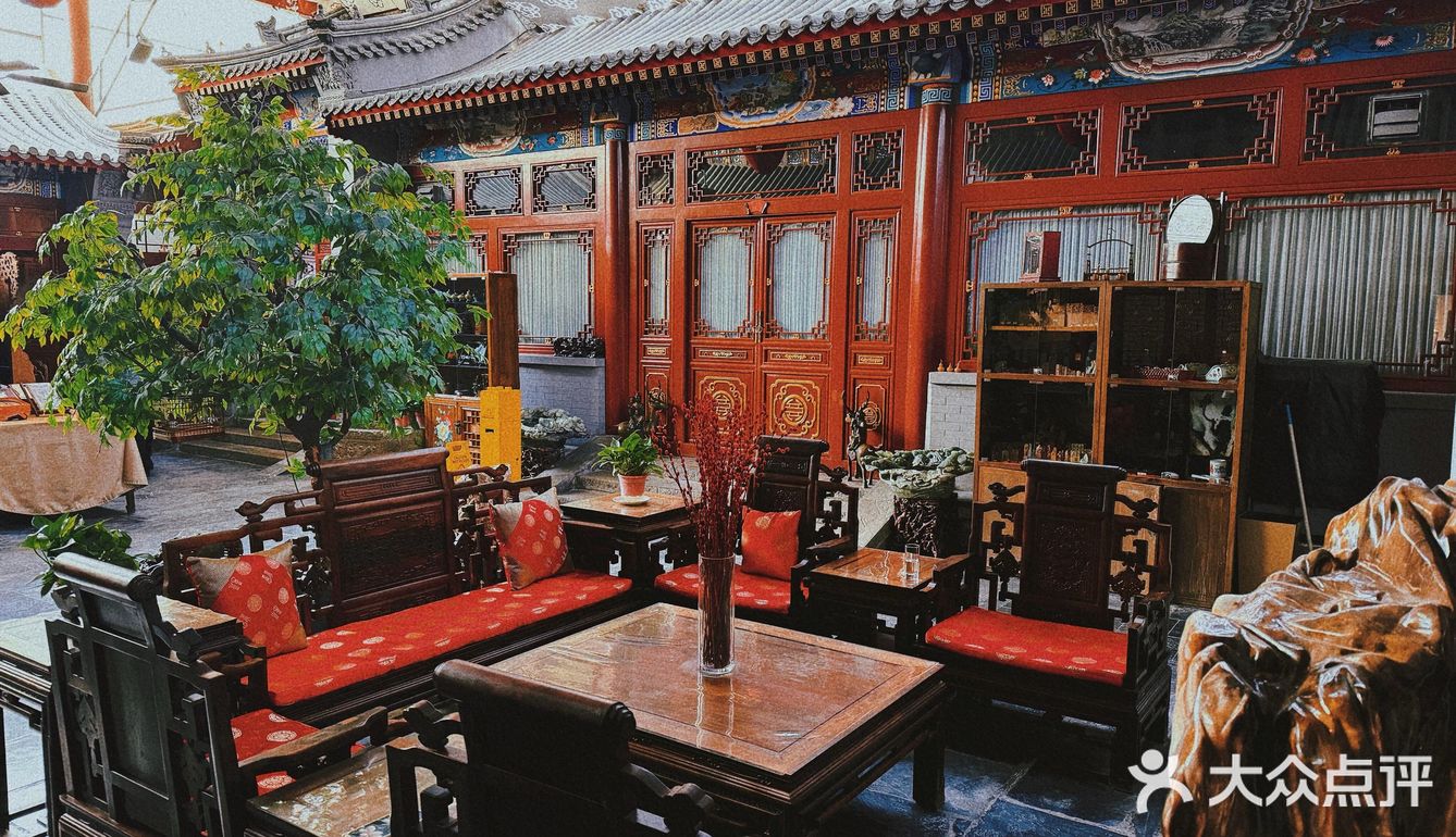 享受餐厅佳肴，大家快来尝尝吧！