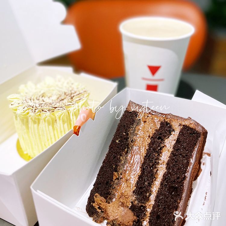 买了这家好几种口味蛋糕🍰网友推荐的这款最深得我心👍🏻