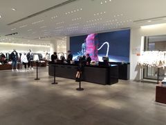 -URBAN REVIVO(高德置地广场·春广场店)