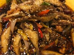 香辣耗儿鱼-休记光头香辣蟹干锅店(衣冠庙店)