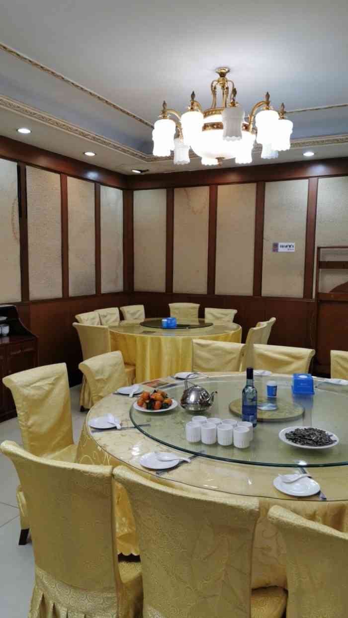 望德楼清真餐厅(地安门店)-"靠着什刹海,跟老哥一起去的,多年不见,边.