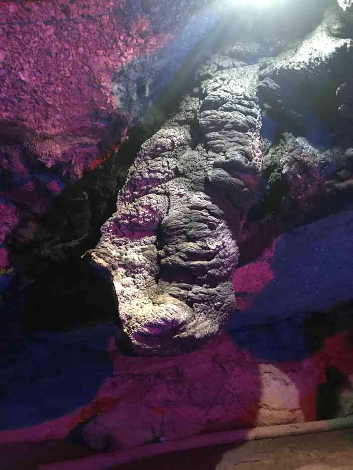 芦山龙门溶洞-"此景区没什么特点,价格贵,人工造景多于天.
