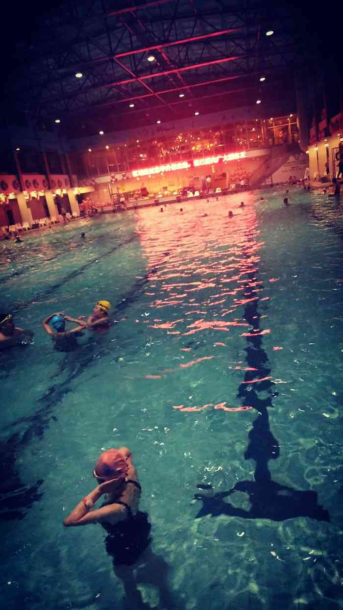 彦年海水游泳馆(滨海西路分馆)-"一进门就听见俩前台问候一叔叔全家