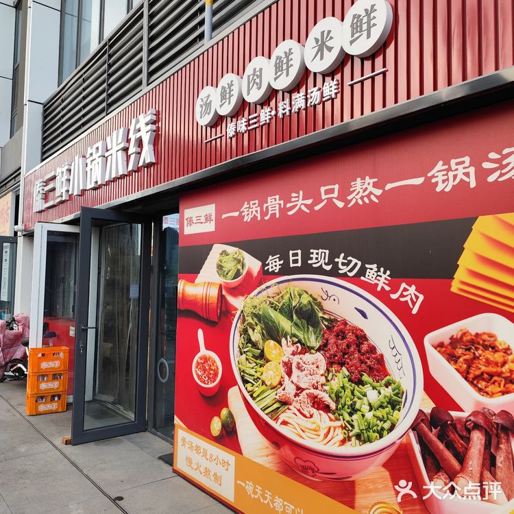 很酥脆也很香，鱿鱼加上洋葱🧅碎+酱料，再用铁板煎