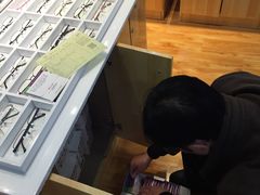 -MiRi眼镜连锁·蔡司·尼康控优点合作店(莘庄店)