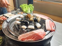 -围炉肉舍•炭烤活鳗•丹东海鲜烤肉(步行街店)